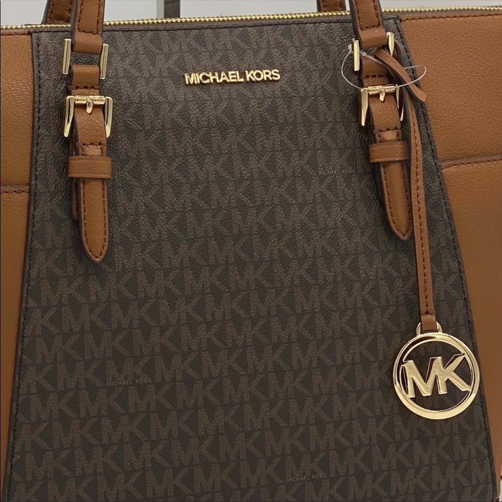 MICHAEL KORS CHARLOTTE LG TZ TOTE BROWN SIGNATURE - Picture 11 of 13